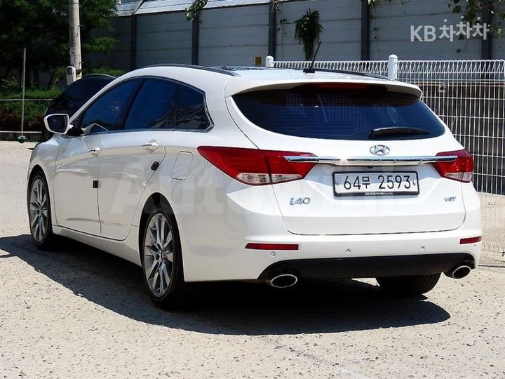 Hyundai i40 2012 KMHLC81UBCU021897 — 3