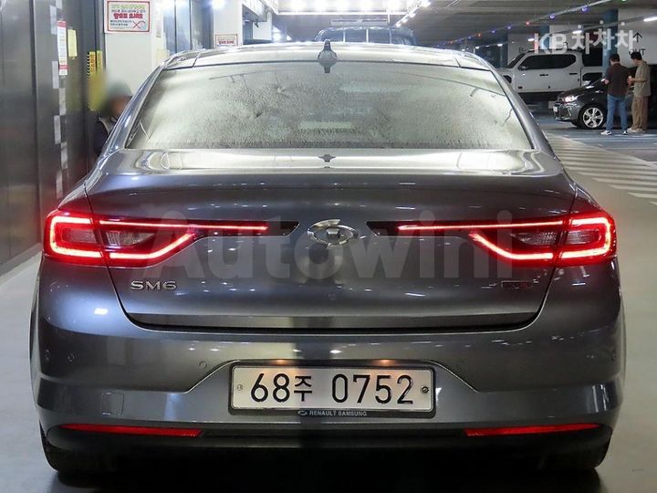 Renault SM6