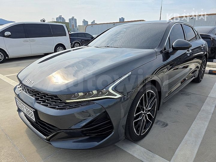 Kia K5 2023 KNAG6412BPA238001 — 2