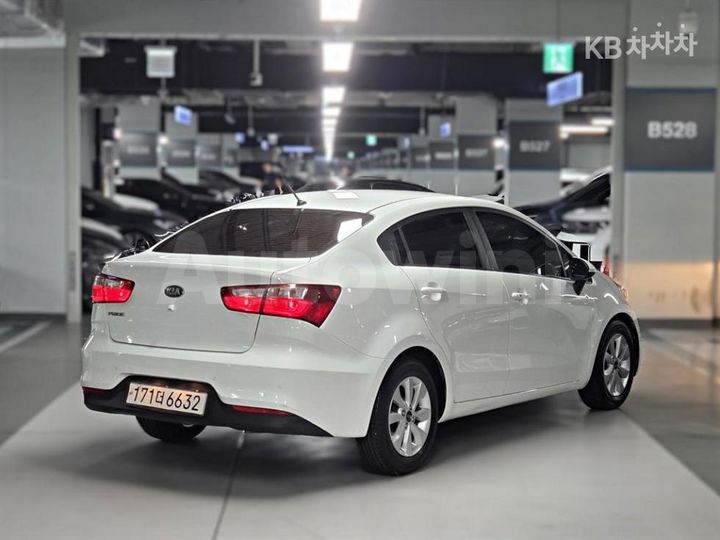 Kia Pride 2015 — 2