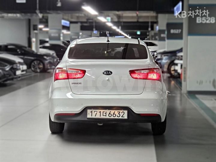 Kia Pride 2015 — 4