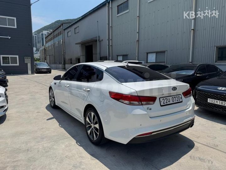 Kia K5 2016 KNAGX411BGA005504 — 4