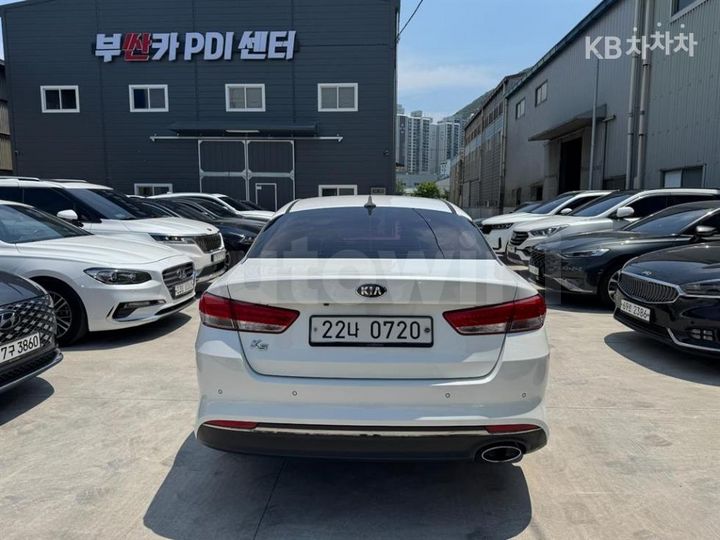 Kia K5 2016 KNAGX411BGA005504 — 5