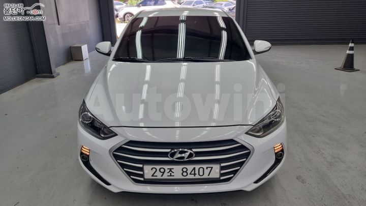 Hyundai Avante 2017 KMHD641DBHU397648 — 3