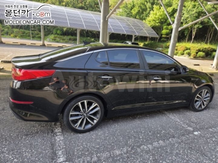 Kia K5 2013 KNAGN419BEA438190 — 3