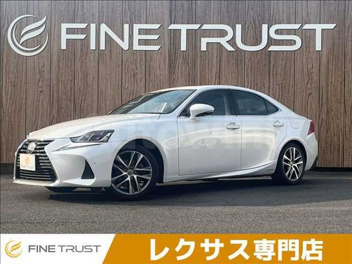 Lexus IS