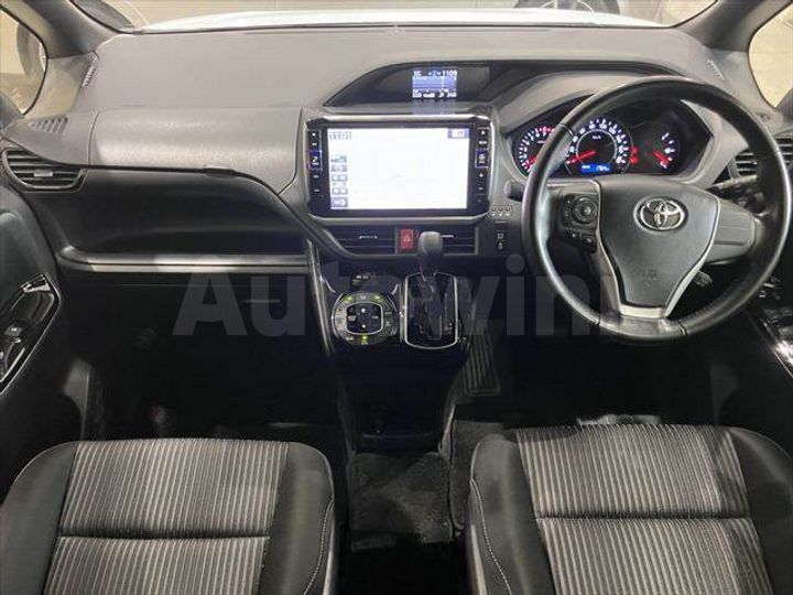 Toyota Voxy 2017 ZRR80-0373434 — 3