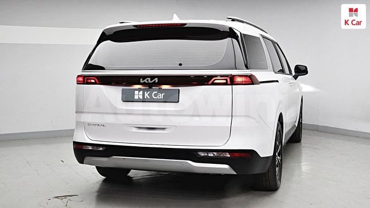 Kia Carnival 2023 KNANB813BPS283181 — 4
