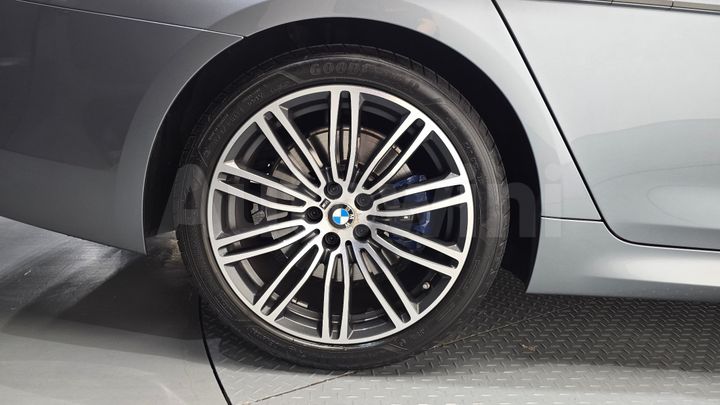 BMW 5 Series 2019 — 5