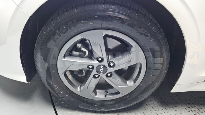 Kia K5 2023 — 5