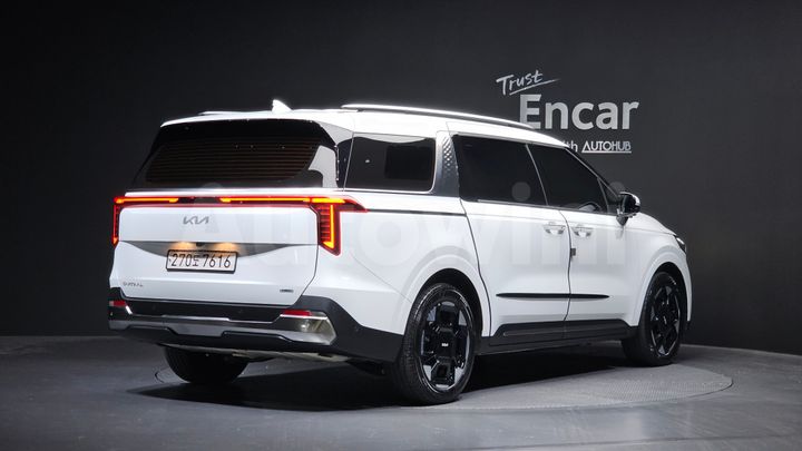 Kia Carnival 2025 — 2