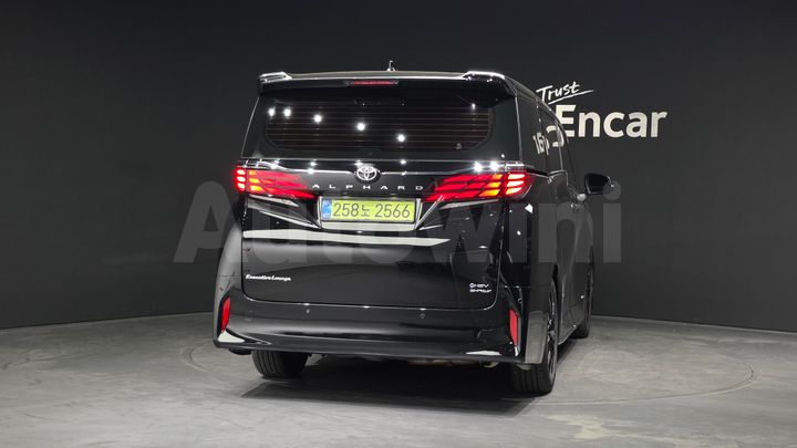 Toyota Alphard 2025 — 4