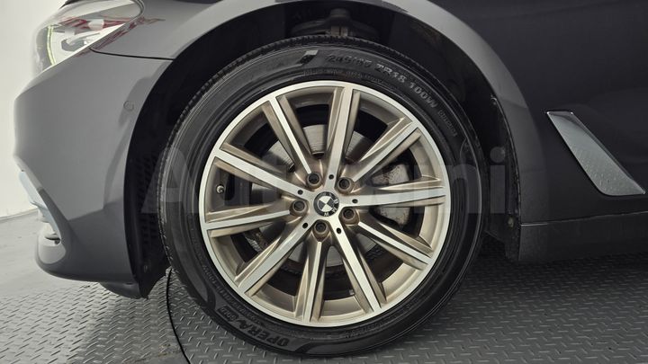 BMW 5 Series 2019 — 5