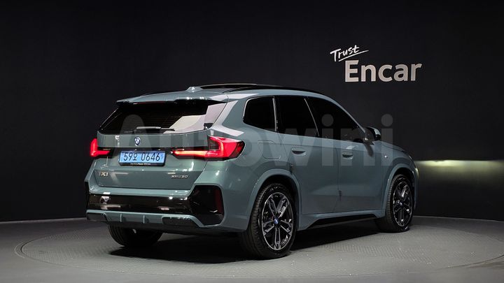 BMW iX1
