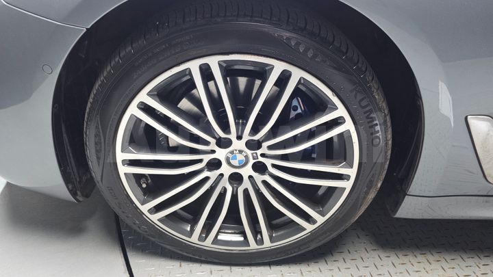 BMW 5 Series 2018 — 5