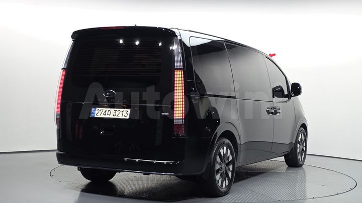 Hyundai Staria 2024 — 2