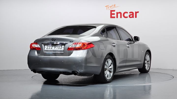 Infiniti M 2011 — 3