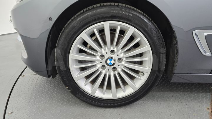BMW 3 Series 2020 — 5