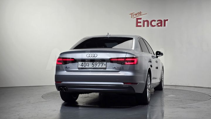 Audi A4 2018 — 4