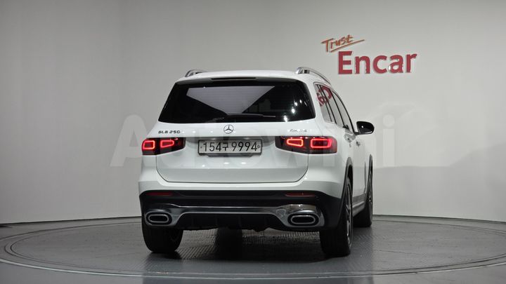 Mercedes Benz GLB Class 2022 — 4