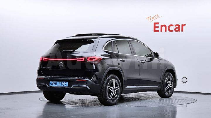 Mercedes Benz EQA 2022 — 2