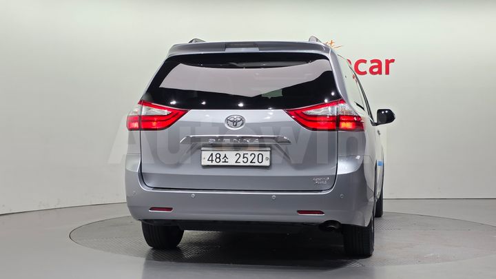 Toyota Sienna 2015 — 4