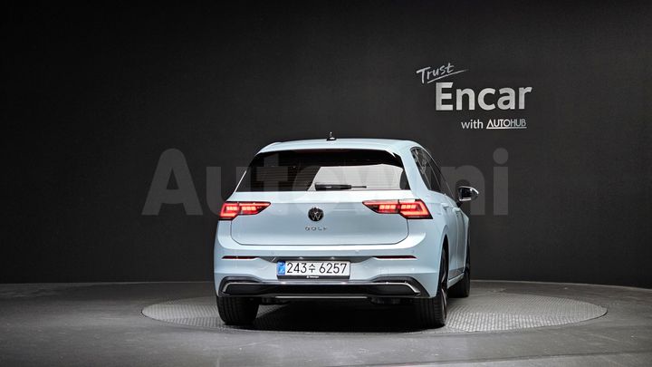 Volkswagen Golf 2025 — 4