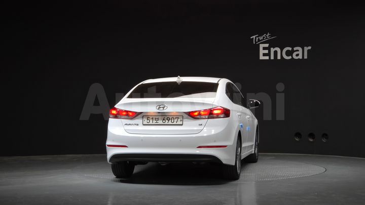 Hyundai Avante 2018 — 4