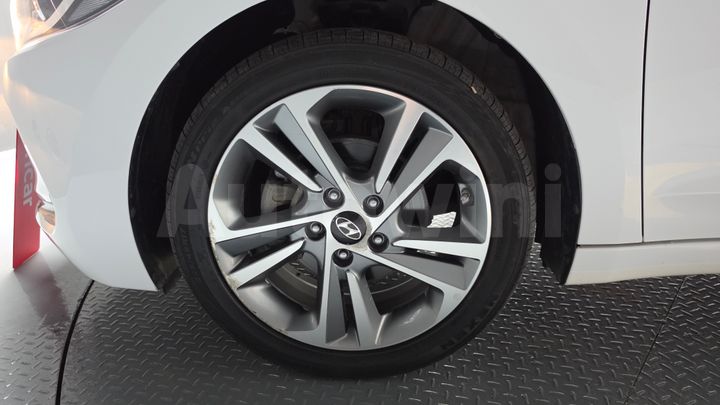 Hyundai Avante 2018 — 5