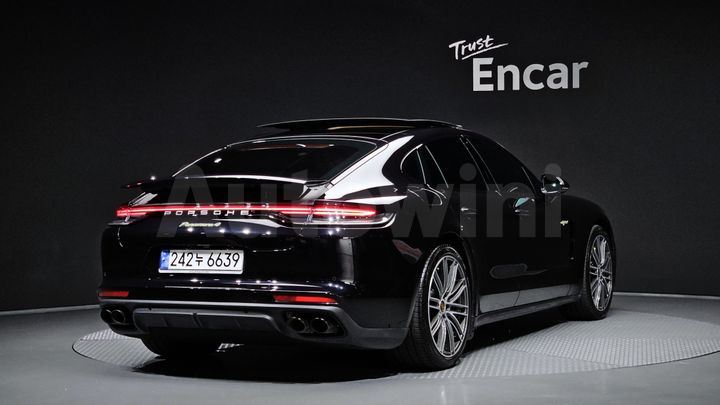 Porsche Panamera 2023 — 2