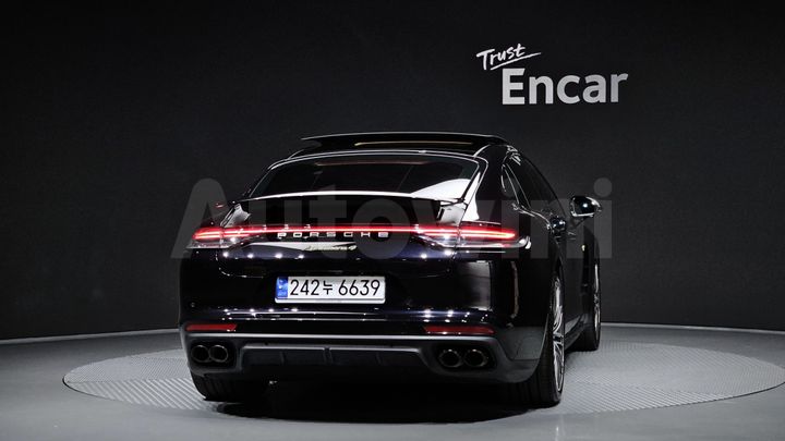 Porsche Panamera 2023 — 4