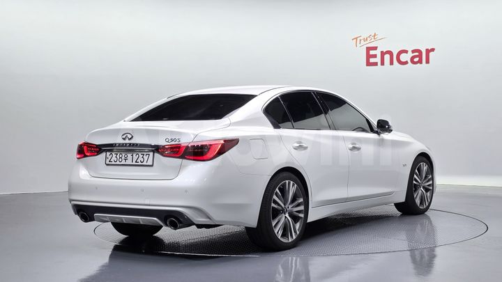 Infiniti Q