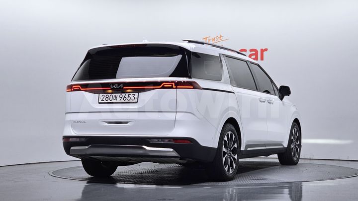 Kia Carnival 2023 — 2