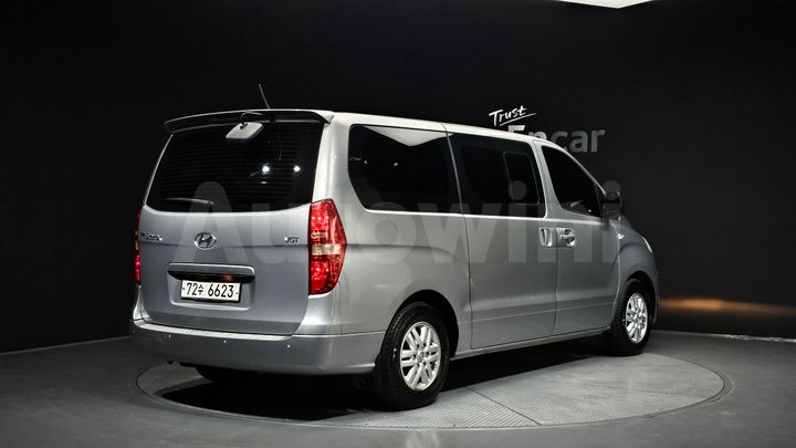 Hyundai Starex 2016 — 2