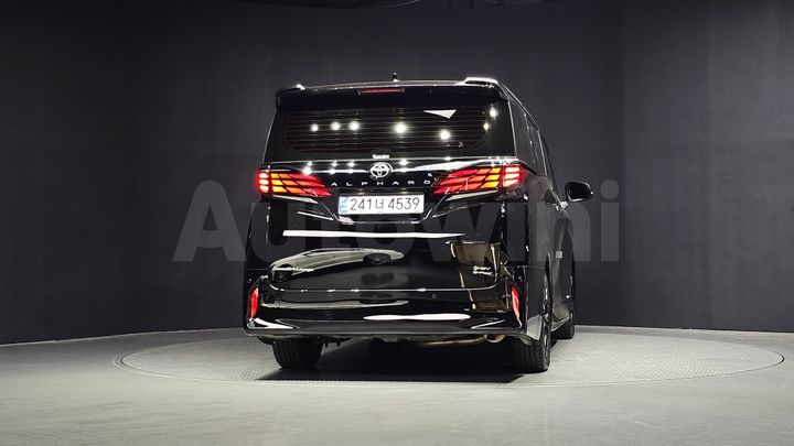 Toyota Alphard 2024 — 4