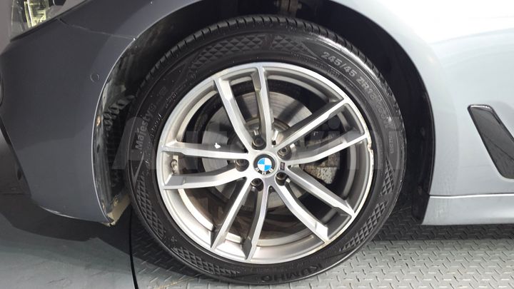 BMW 5 Series 2017 — 5