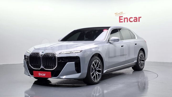 BMW i7