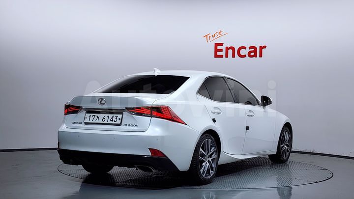 Lexus IS