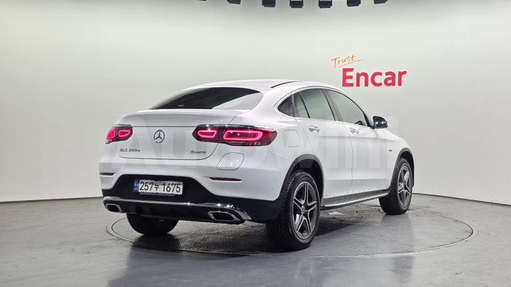 Mercedes-Benz GLC Class 2021 — 2