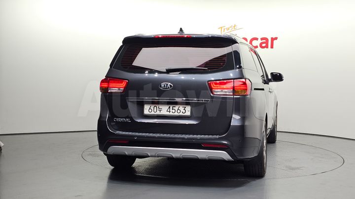 Kia Carnival 2015 — 4