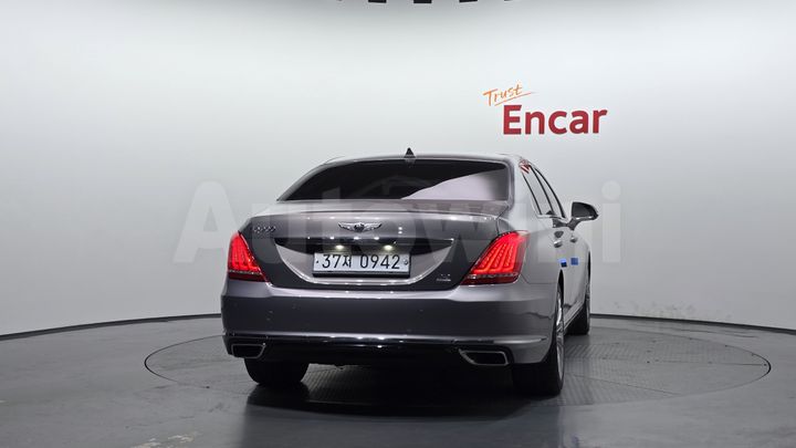 Genesis EQ900