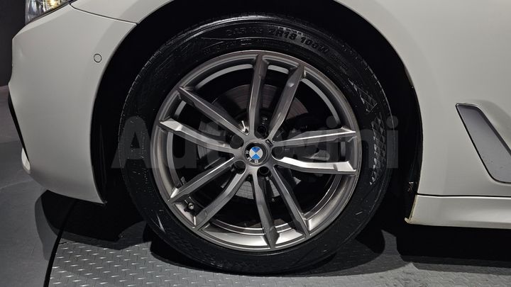BMW 5 Series 2018 — 5