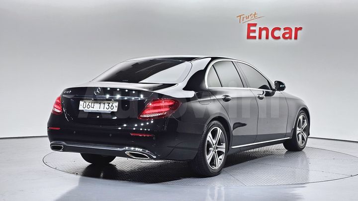 Mercedes Benz E Class 2019 — 3