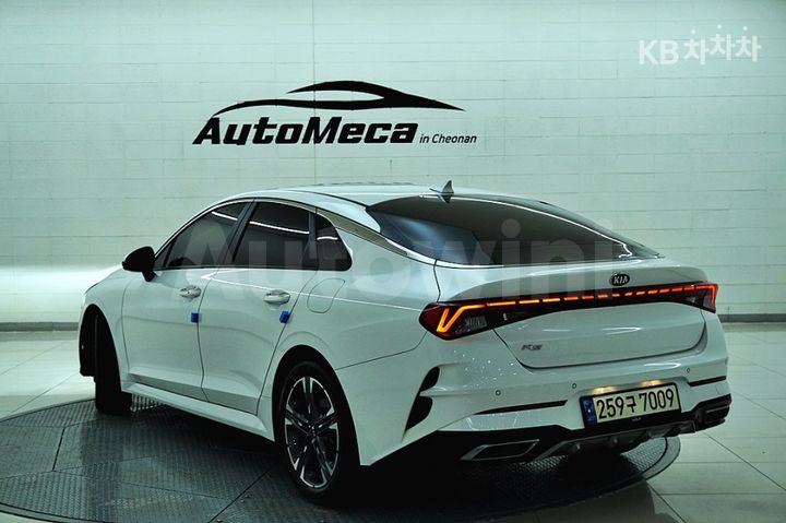 Kia K5 2021 KNAG341ABMA117603 — 3