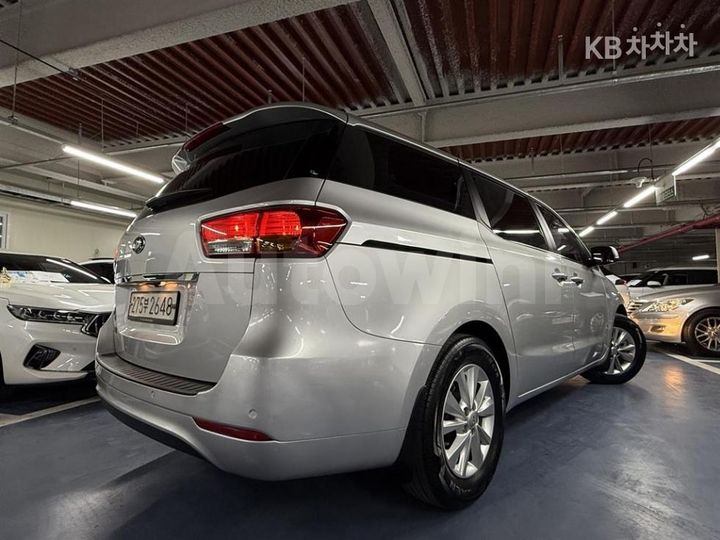 Kia Carnival 2015 KNHMF37ABFS031681 — 3