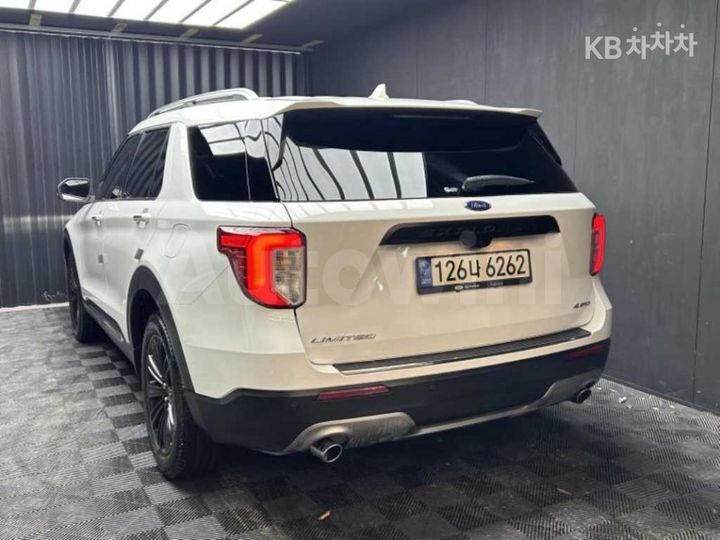 Ford Explorer 2021 — 4