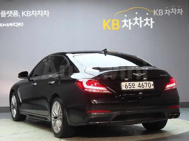 Genesis G70 2019 KMTG341ADKU036925 — 4