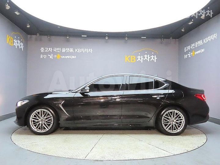Genesis G70 2019 KMTG341ADKU036925 — 5
