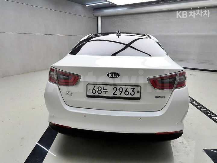Kia K5 2014 KNAGR41CBEA062734 — 3