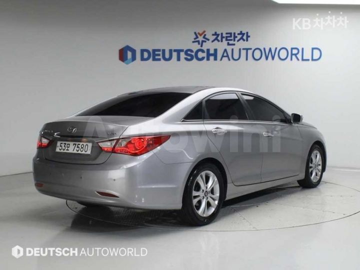 Hyundai Sonata 2011 KMHEC41BBBA271263 — 2